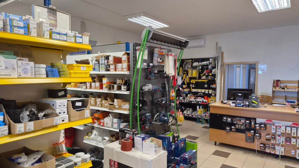 Unutrašnjost trgovine STIL-PLET u Ivancu: LED rasvjeta, elektro materijal, alat i blagajna